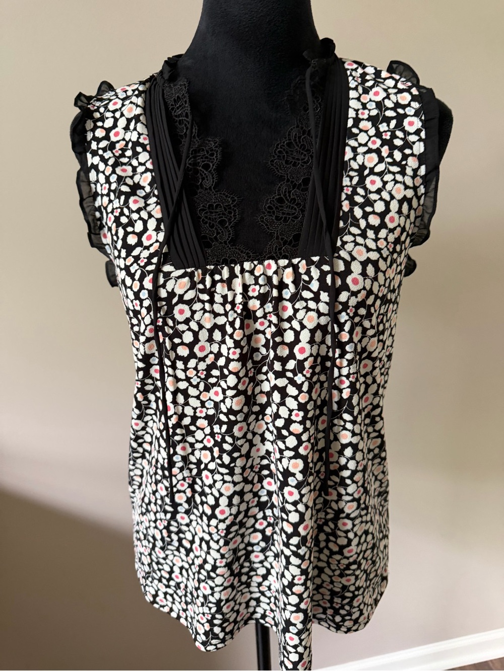 Express Black & White Multi Floral Lace-Trim Sleeveless Top Small